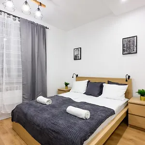 Aparthotel Cracow Rent - Spacious For 2-7 People In Quiet Area - Kolberga Street Nr 3 - 10 Min To Main Square By Foot